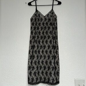 Vanity Fair | Vintage Tricot Nylon Slip - Black Lace over
Sheer Fabric size 34S